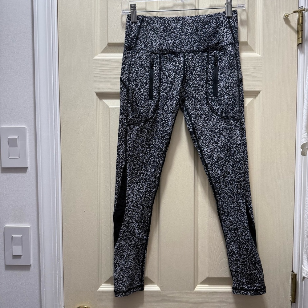 Lululemon Invigorate 7/8 Tights Size 6 Black Gray Print | Zipper Pockets